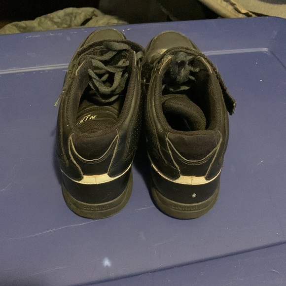 Size 11 Mens Nike Basketball Shoes - Picture 3 of 3